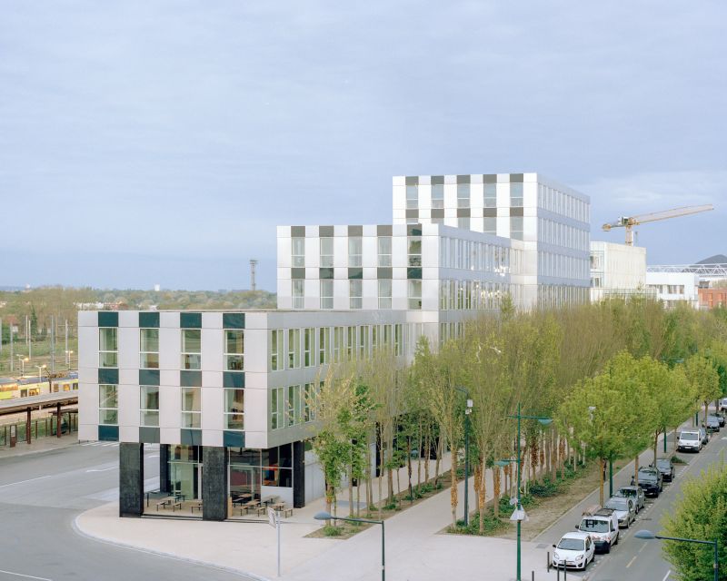 257 Lens Cmaxime Delvaux 01 E